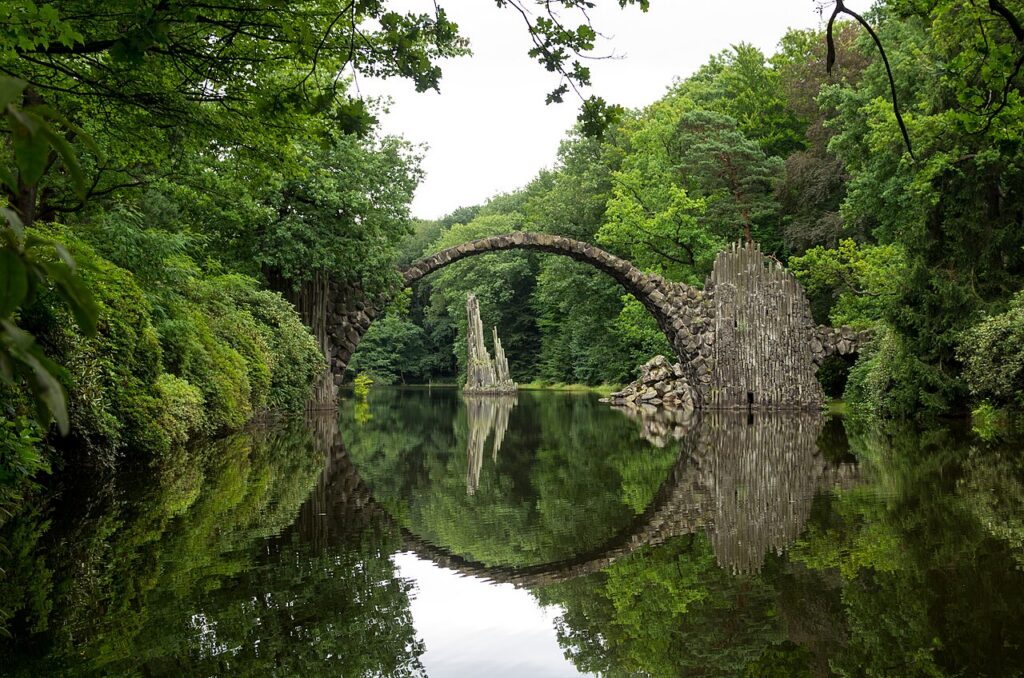 Rakotzbrücke im Kromlauer Park – Grenzland
